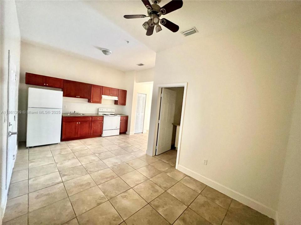 1253 SW 2nd St 202, Miami, Florida 33135, Stati Uniti