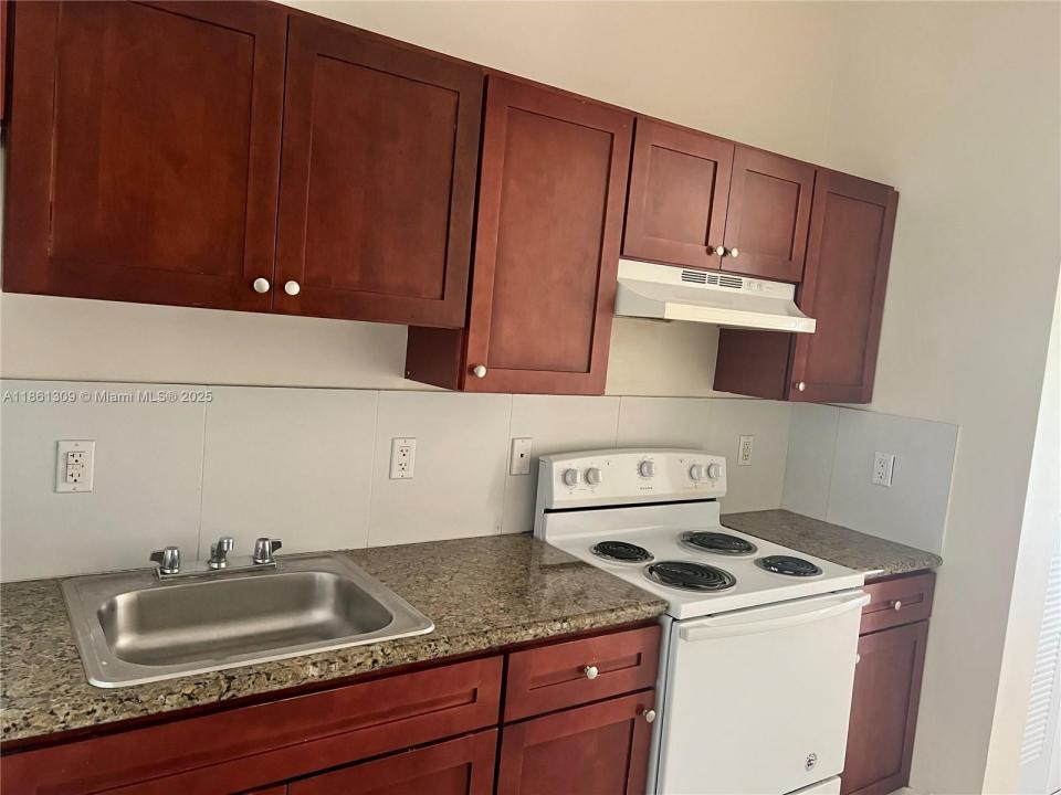 1253 SW 2nd St 202, Miami, Florida 33135, Stati Uniti