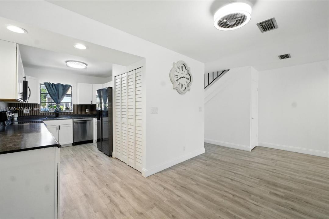 9074 NW 35th Pl, Sunrise, Floryda 33351, USA