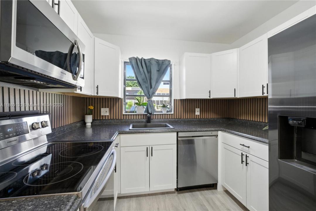 9074 NW 35th Pl, Sunrise, Floryda 33351, USA