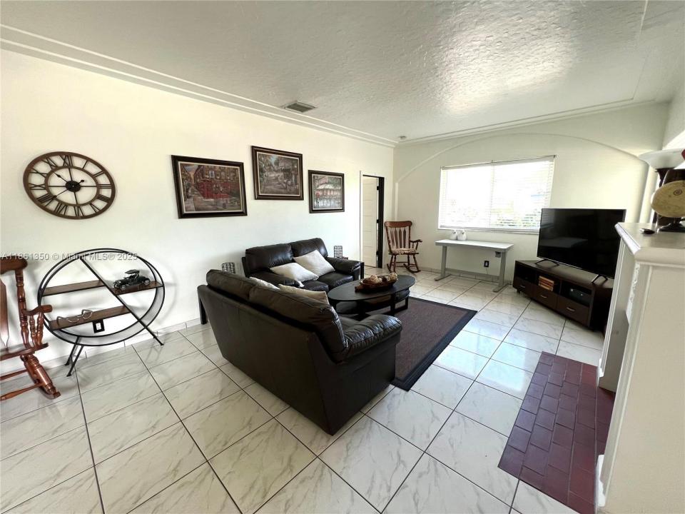 2235 SW 23rd Ave, Miami, Флорида 33145, Соединенные Штаты