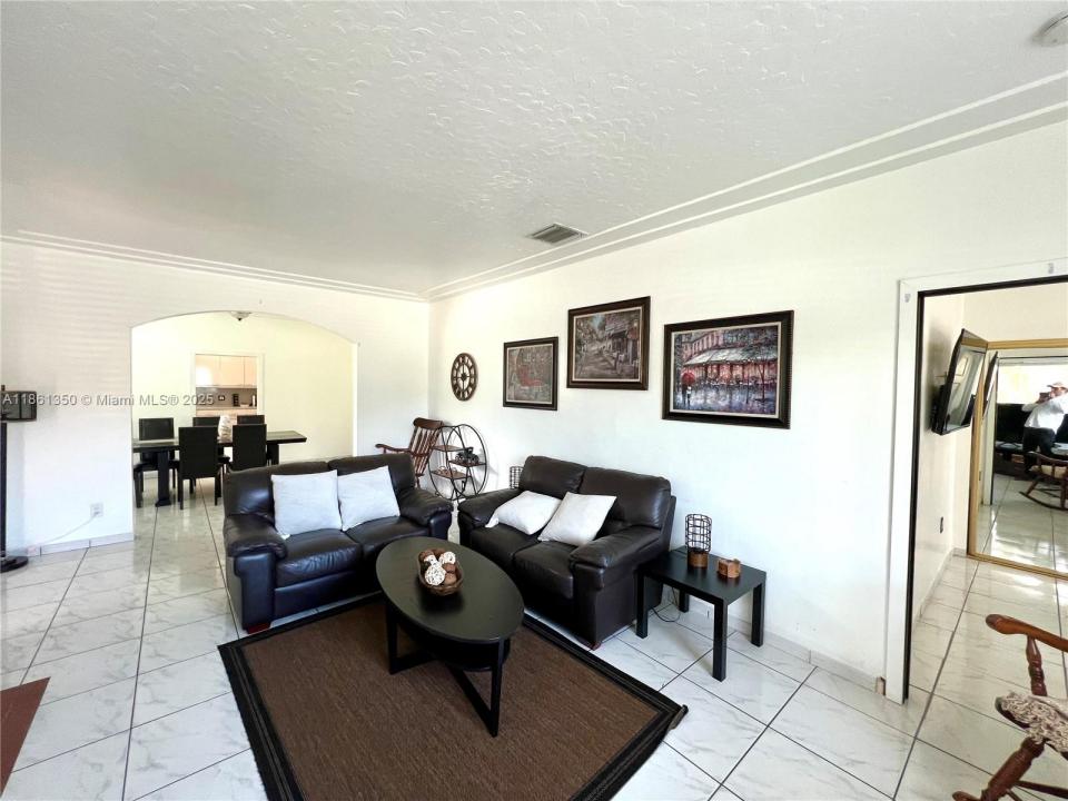 2235 SW 23rd Ave, Miami, Флорида 33145, Соединенные Штаты