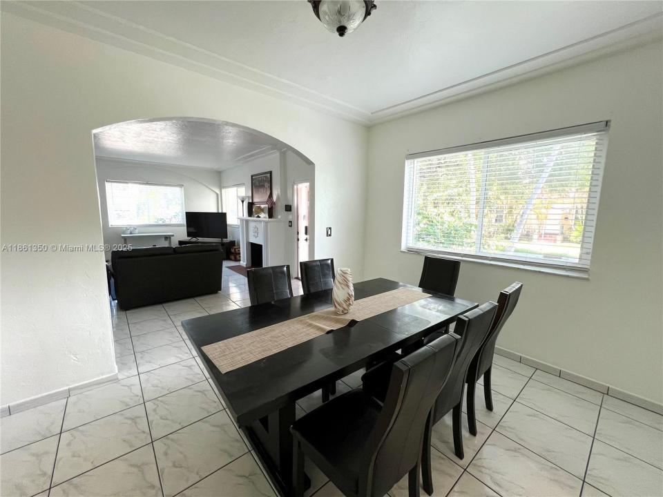 2235 SW 23rd Ave, Miami, Флорида 33145, Соединенные Штаты