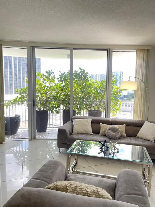 1750 N Bayshore Dr 1414, Miami, フロリダ 33132, アメリカ合衆国