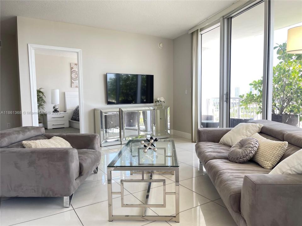 1750 N Bayshore Dr 1414, Miami, フロリダ 33132, アメリカ合衆国