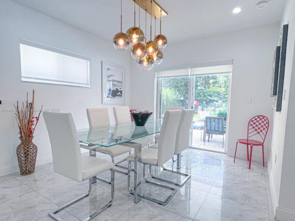 200 NW 86th St, El Portal, فلوريدا 33150, الولايات المتحدة
