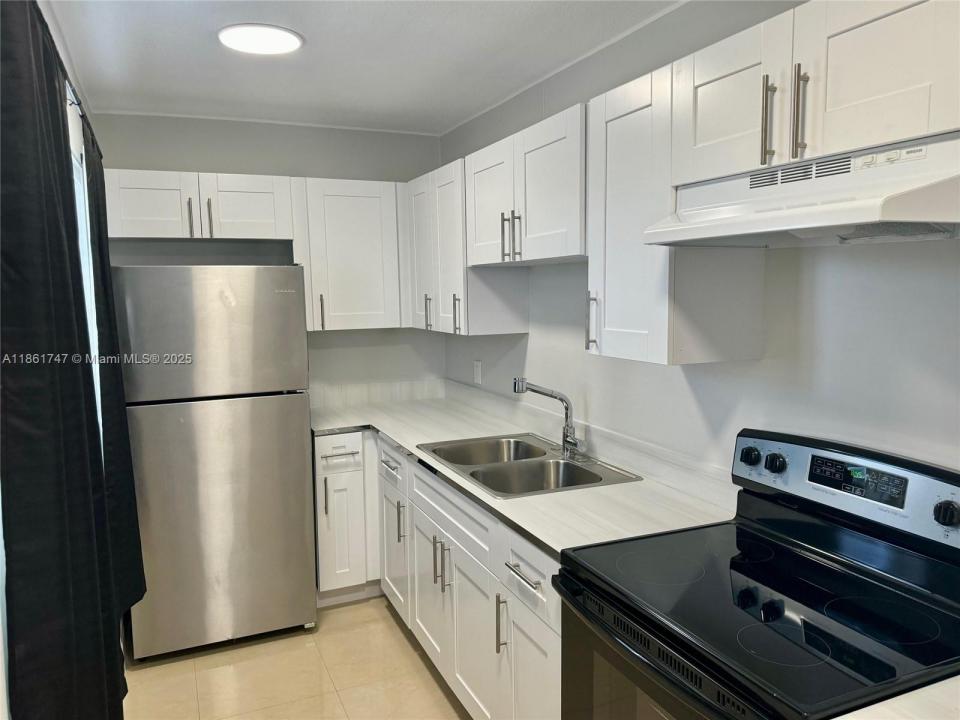 1077 SE 22nd Ave N5, Pompano Beach, Floryda 33062, USA