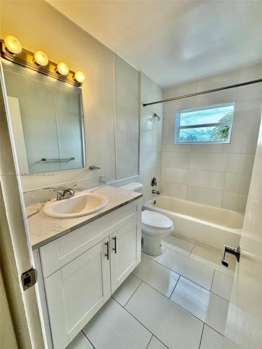 1077 SE 22nd Ave N5, Pompano Beach, Floryda 33062, USA