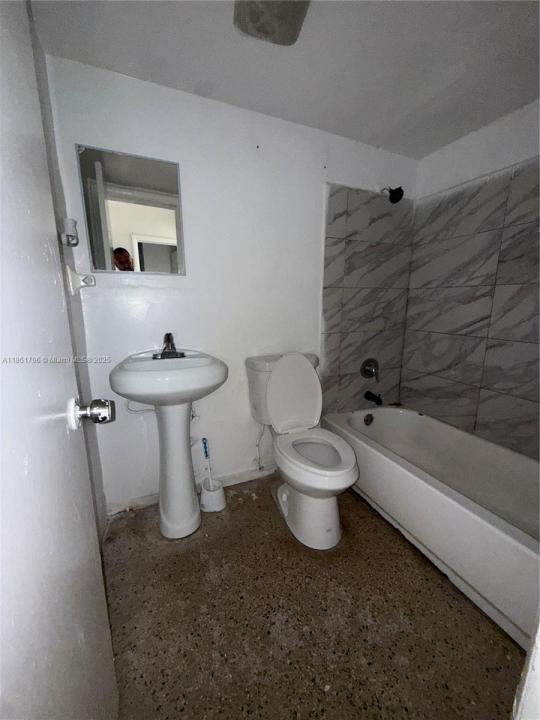 324 NW 3rd St 3, Hallandale Beach, Flórida 33009, Estados Unidos