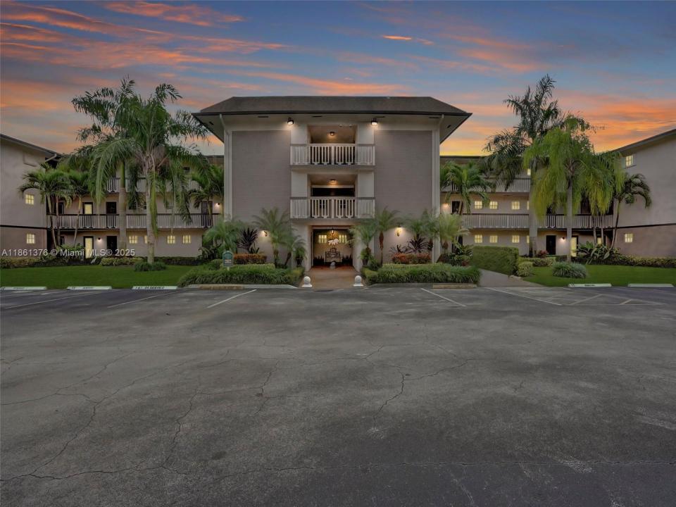 4900 WASHINGTON ST 203, Hollywood, Флорида 33021, Соединенные Штаты