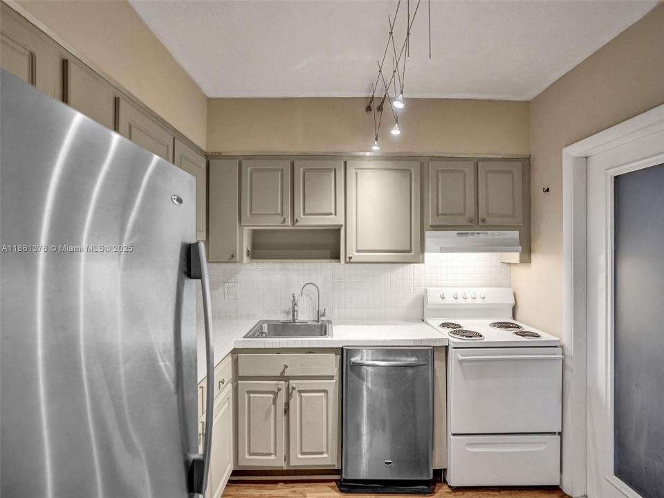 4900 WASHINGTON ST 203, Hollywood, Флорида 33021, Соединенные Штаты