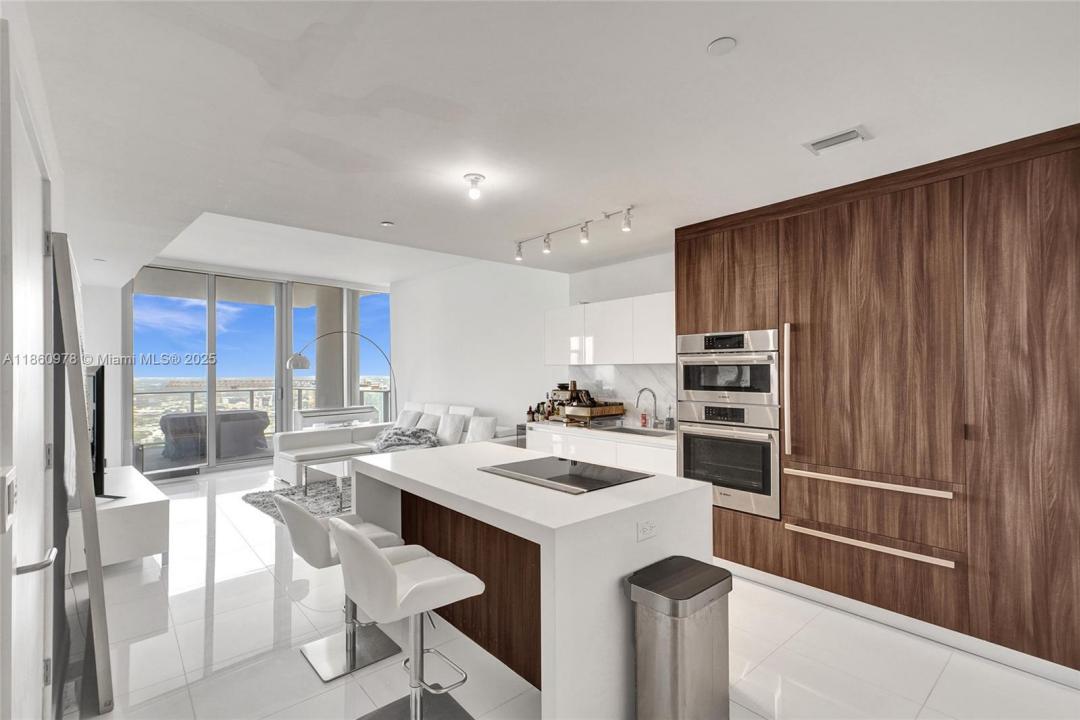 851 NE 1st Ave 3800, Miami, フロリダ 33132, アメリカ合衆国