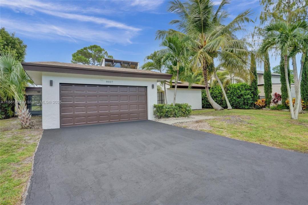 8037 Buttonwood Cir, Tamarac, Floride 33321, États-Unis