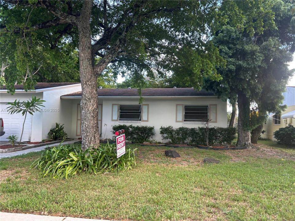 7262 SW 1st St, Margate, Florida 33068, USA
