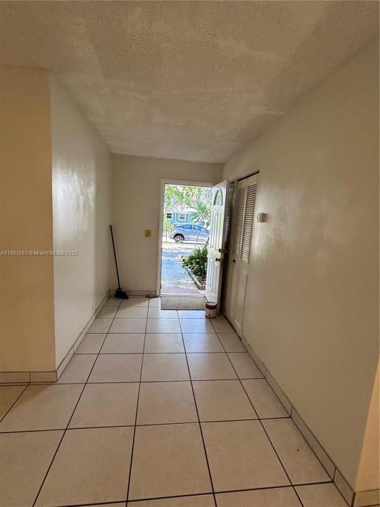 7262 SW 1st St, Margate, Florida 33068, USA