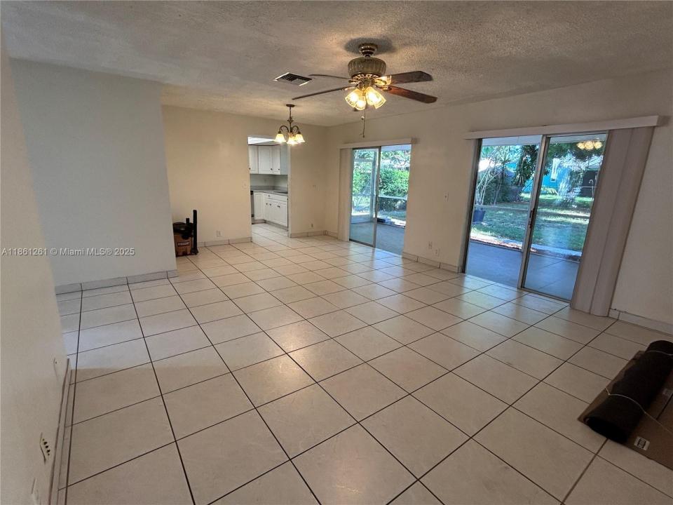 7262 SW 1st St, Margate, Florida 33068, USA