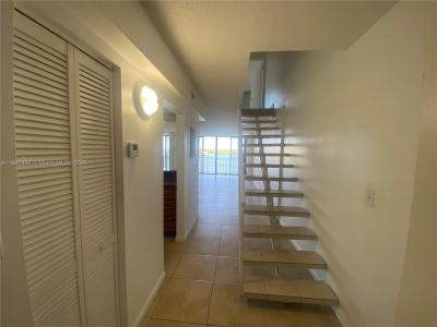 7899 NE Bayshore Ct 3D, Miami, Florida 33138, USA