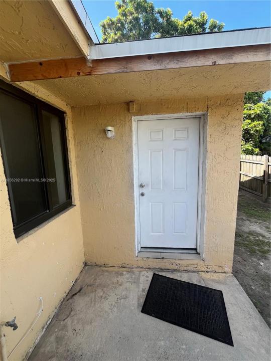 1727 NW 16th St A, Miami, Florida 33125