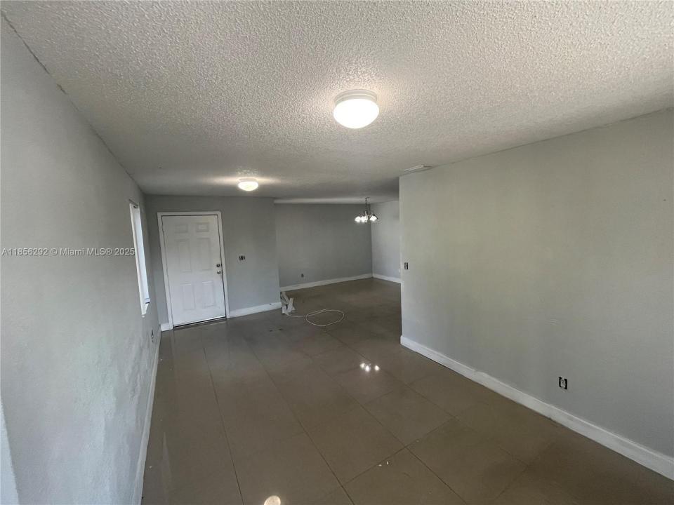 1727 NW 16th St A, Miami, Florida 33125