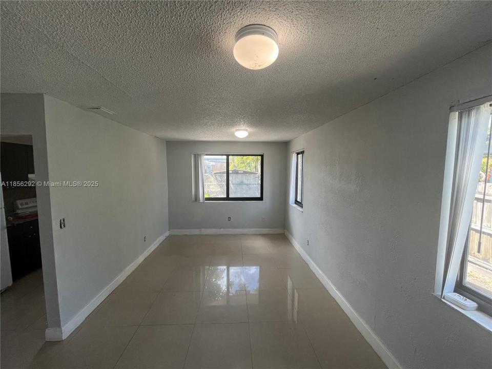 1727 NW 16th St A, Miami, Florida 33125