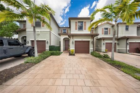 3433 W 104th Ter, Hialeah, Florida 33018, USA