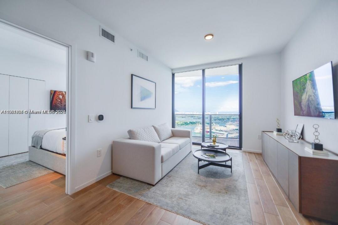 398 NE 5th St 4210, Miami, Floride 33132, États-Unis