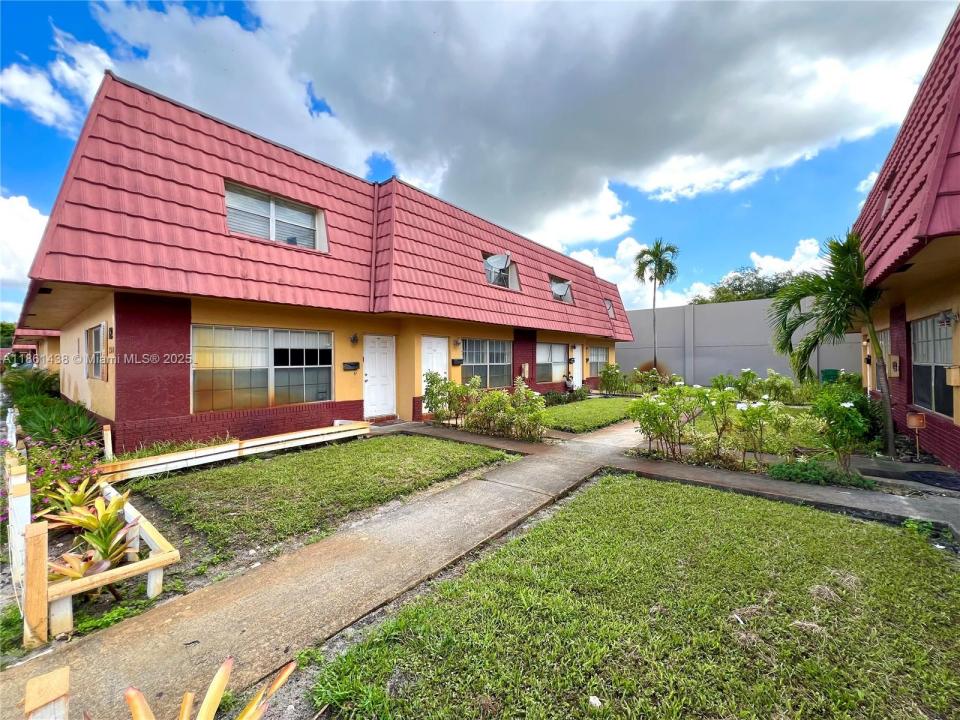 2562 NW 52nd Ave B18, Lauderhill, Флорида 33313, Соединенные Штаты