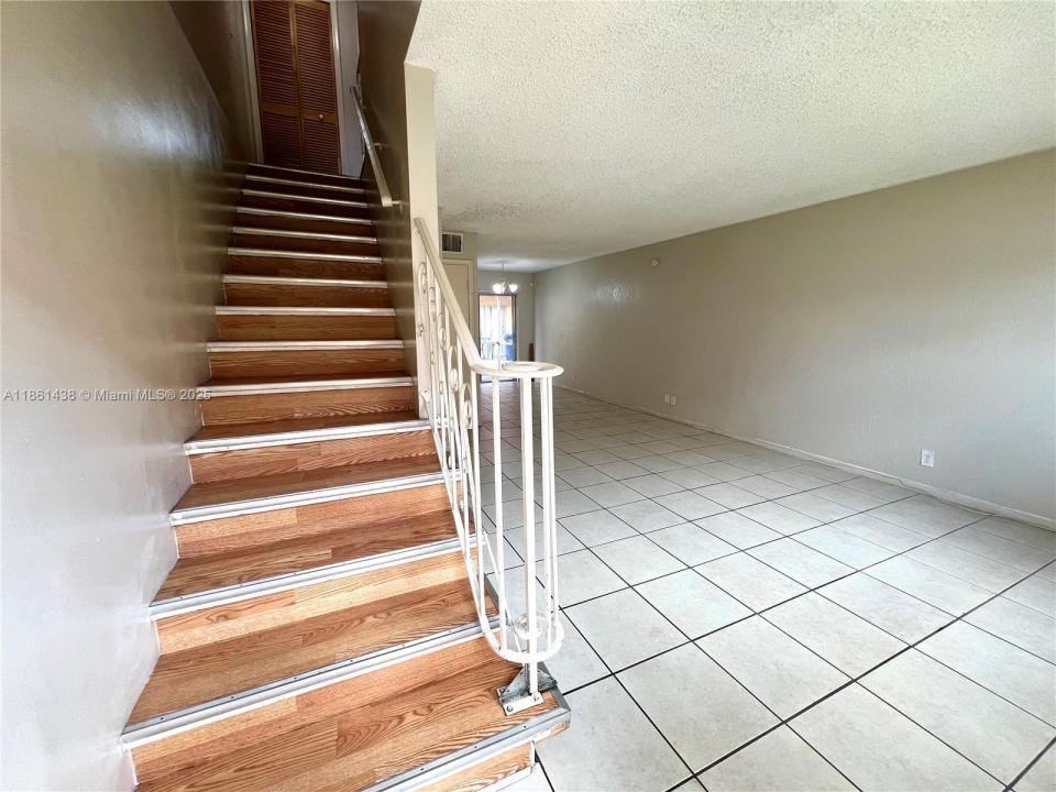 2562 NW 52nd Ave B18, Lauderhill, Флорида 33313, Соединенные Штаты