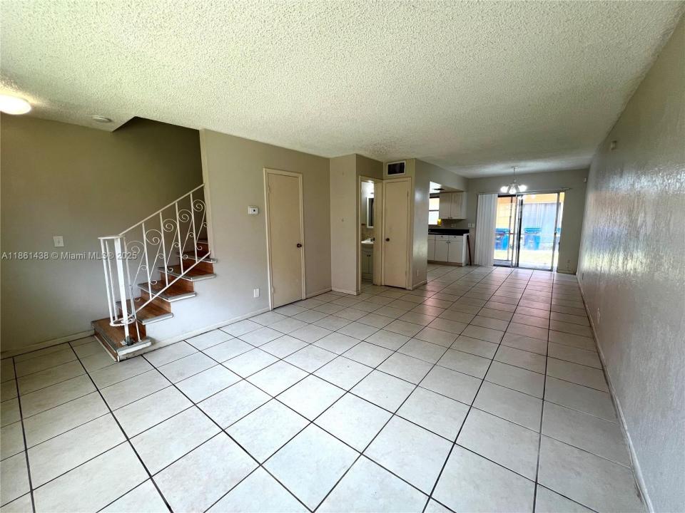 2562 NW 52nd Ave B18, Lauderhill, Флорида 33313, Соединенные Штаты