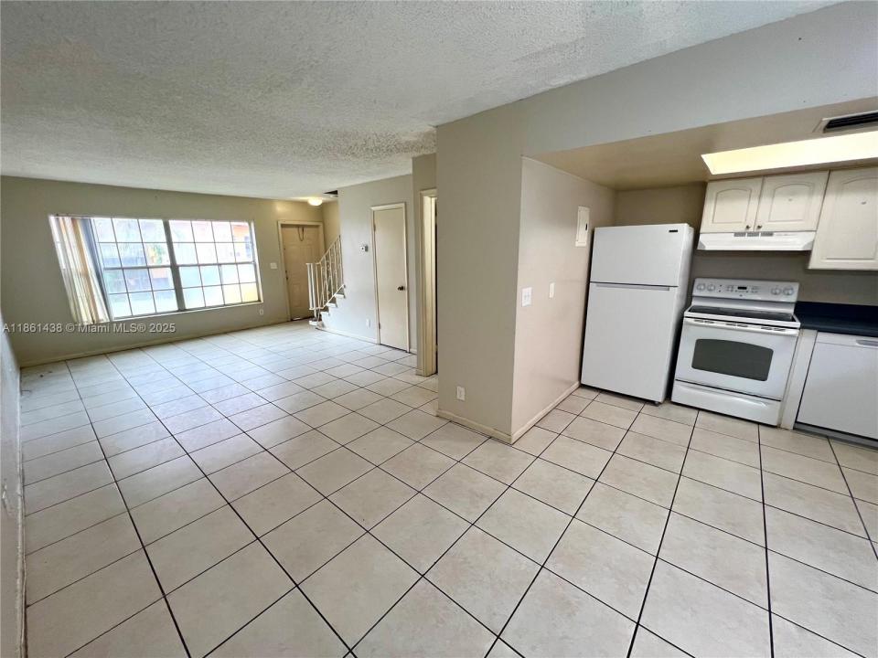 2562 NW 52nd Ave B18, Lauderhill, Флорида 33313, Соединенные Штаты