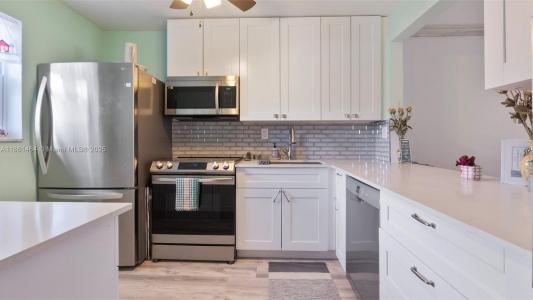 8605 W Sample Rd 202, Coral Springs, Florida 33065, USA