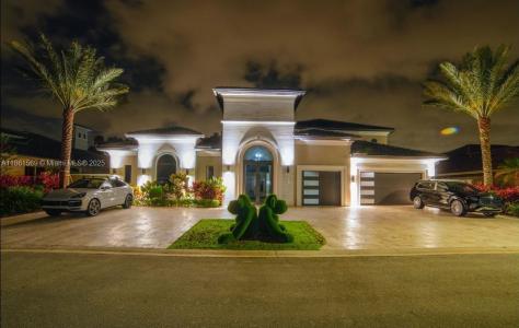 541 E Enclave Cir E, Pembroke Pines, Florida 33027, USA