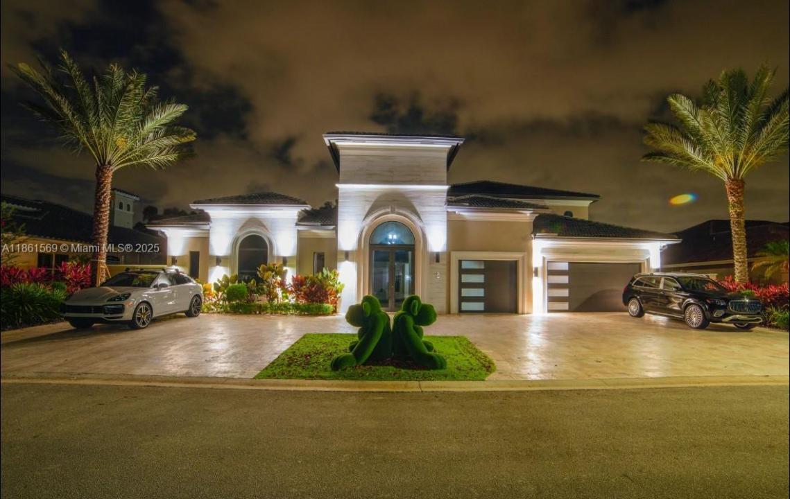 541 E Enclave Cir E, Pembroke Pines, Florida 33027