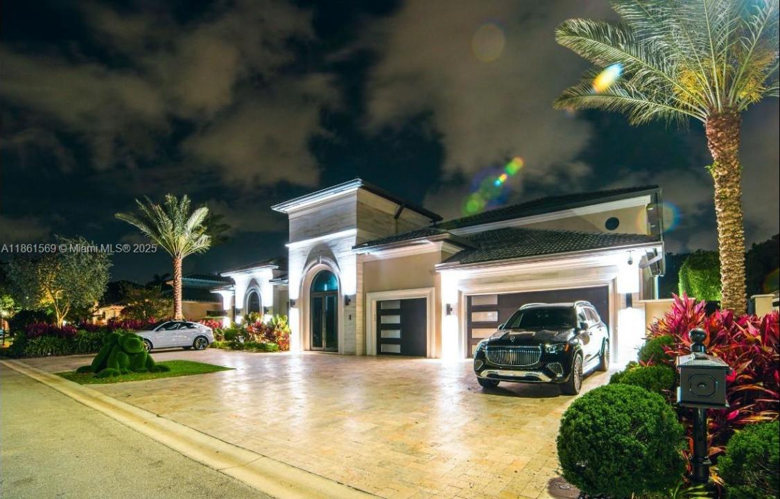 541 E Enclave Cir E, Pembroke Pines, Florida 33027