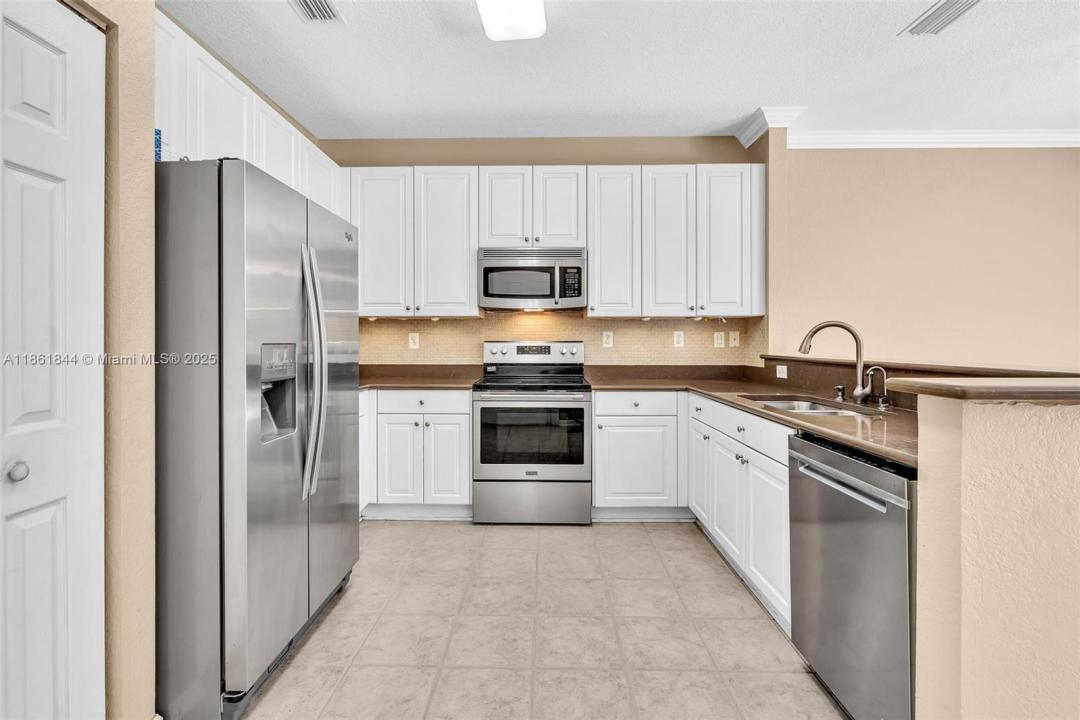 1915 NW 79th Ter, Pembroke Pines, Florida 33024, Amerika Birleşik Devletleri