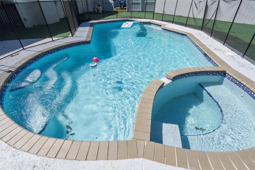 8555 NW 25th Pl, Coral Springs, 佛羅里達州 33065, 美國