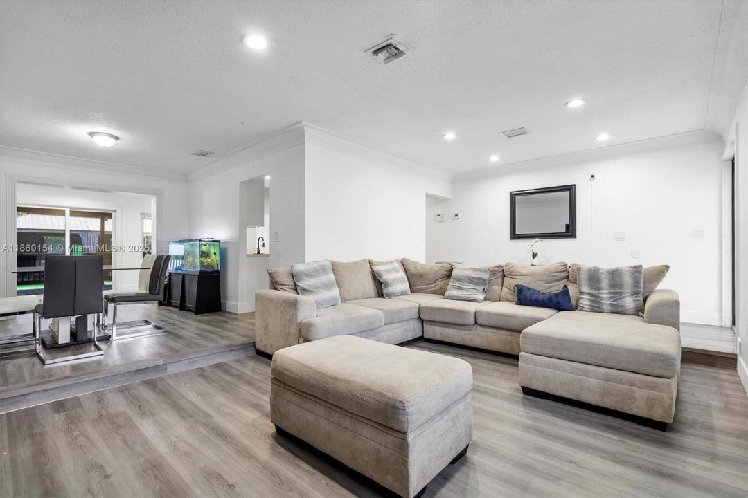8555 NW 25th Pl, Coral Springs, 佛羅里達州 33065, 美國