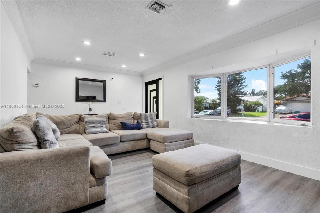 8555 NW 25th Pl, Coral Springs, 佛羅里達州 33065, 美國