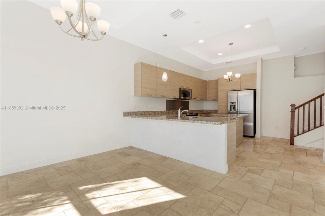 8377 NW 51st Ter, Doral, Florida 33166, Amerika Birleşik Devletleri