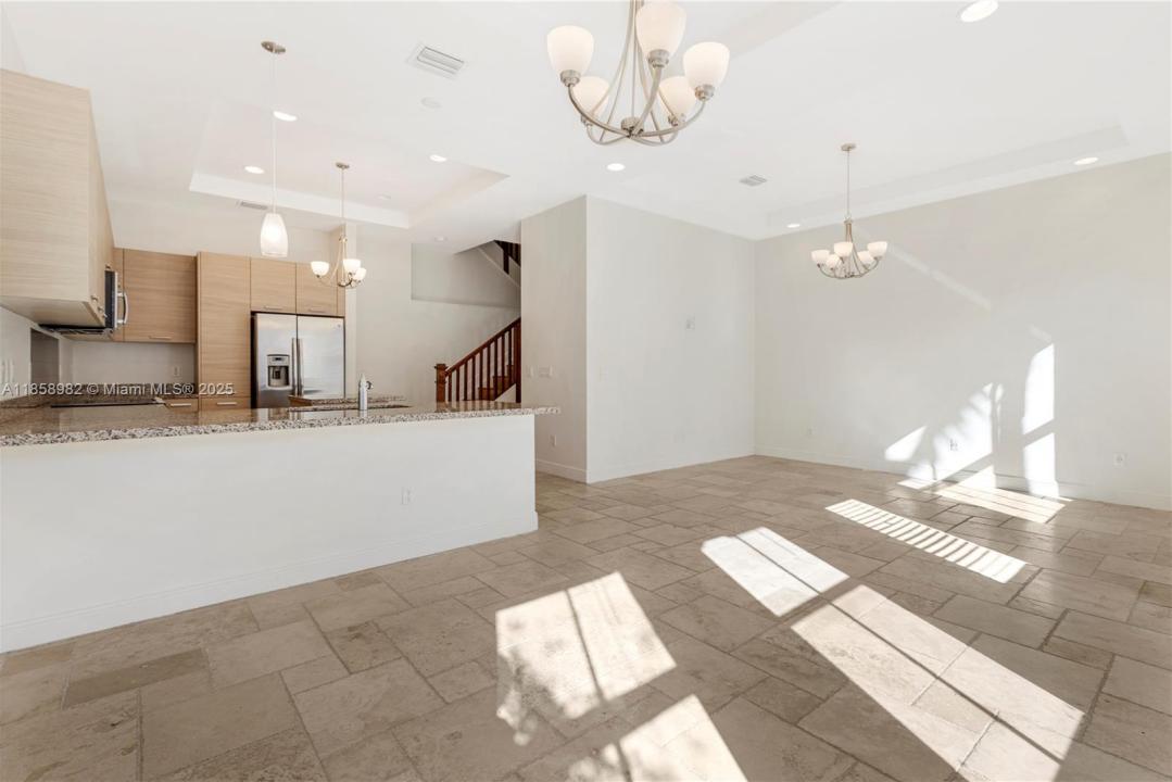 8377 NW 51st Ter, Doral, Florida 33166, Amerika Birleşik Devletleri