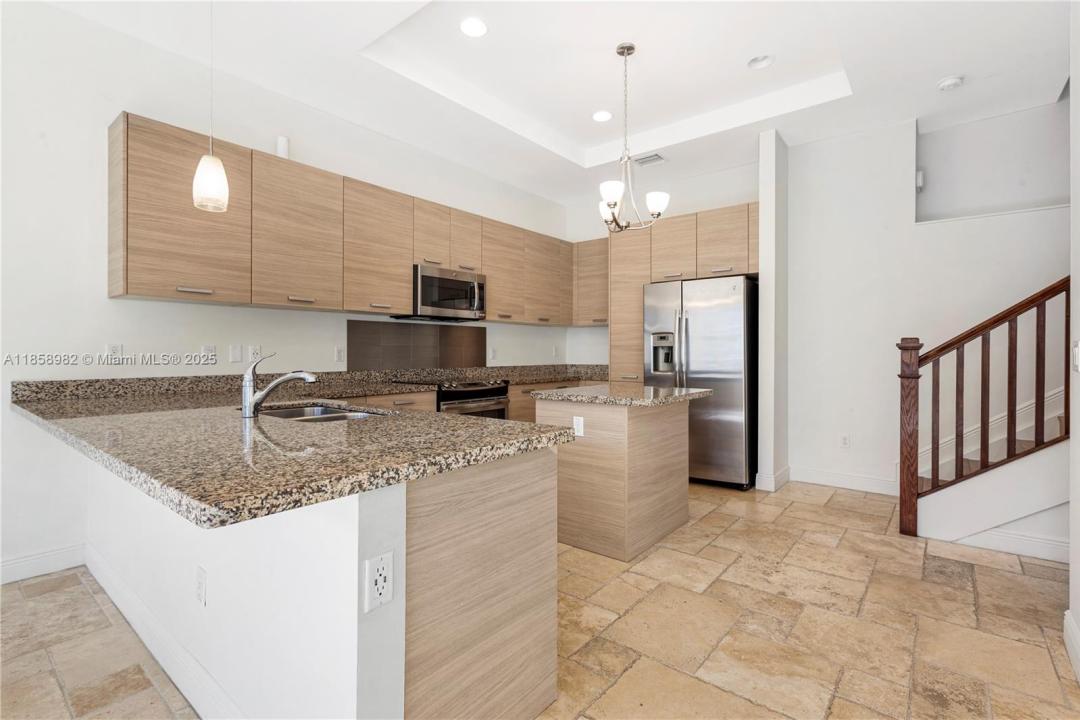 8377 NW 51st Ter, Doral, Florida 33166, Amerika Birleşik Devletleri