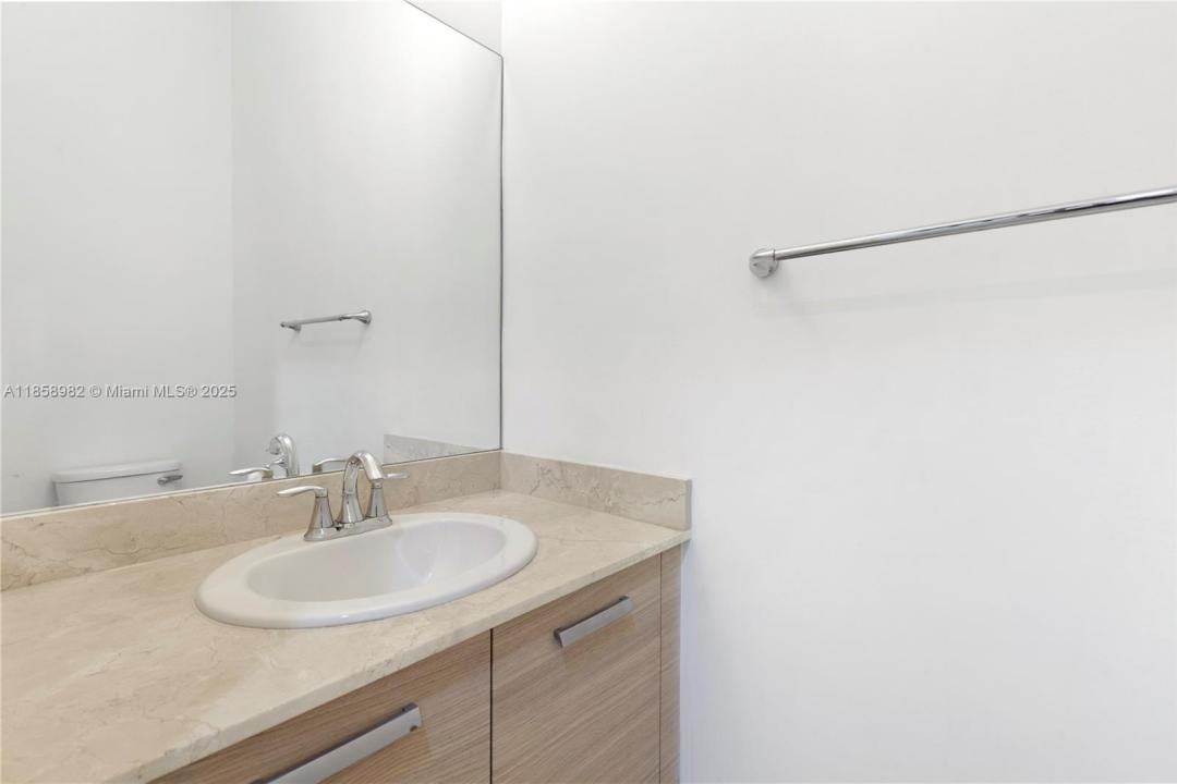 8377 NW 51st Ter, Doral, Florida 33166, Amerika Birleşik Devletleri