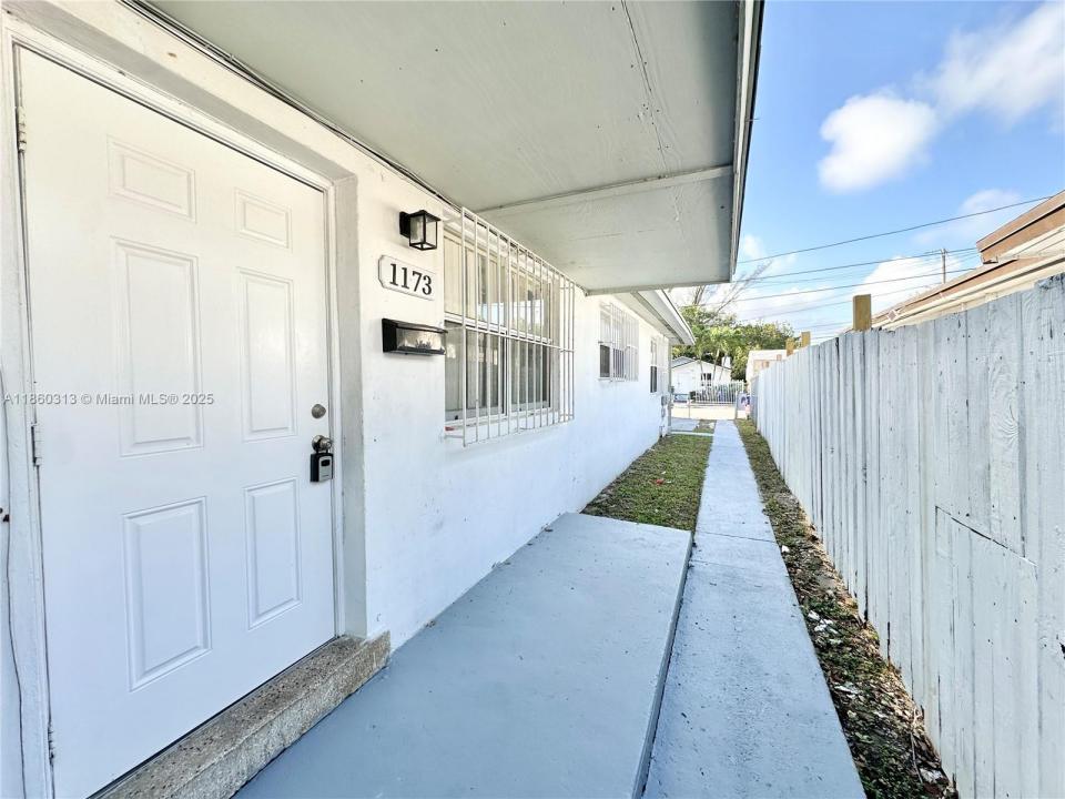 1171 NW 58th Terrace 1173, Miami, Florida 33127, USA