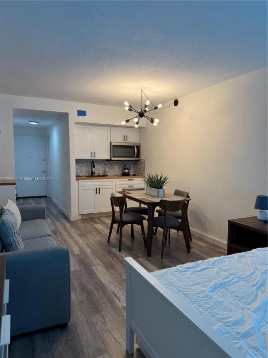400 Kings Point Dr 105, Sunny Isles Beach, Florida 33160, Stati Uniti