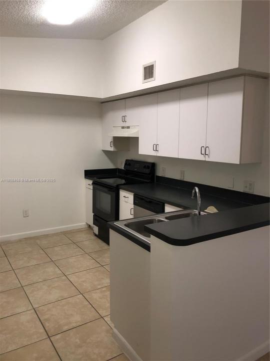 9625 NW 1st Ct 11-303, Pembroke Pines, Флорида 33024, Соединенные Штаты