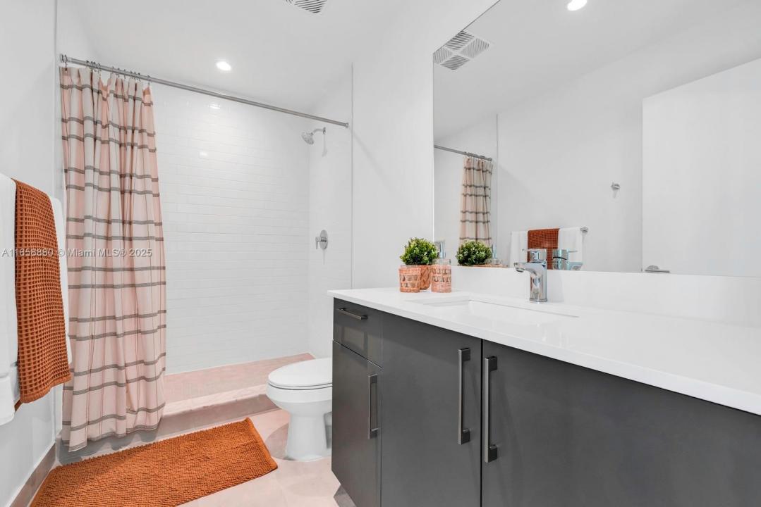 1642 NE 1st Ave 2310, Miami, Флорида 33132, Соединенные Штаты