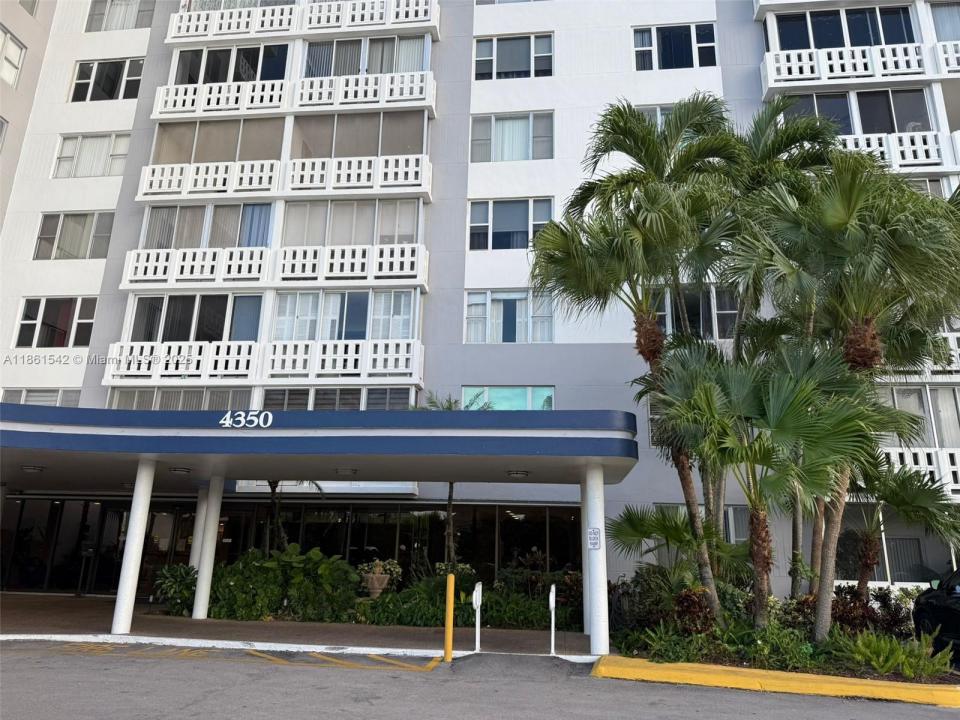 4350 Hillcrest Dr 112, Hollywood, Florida 33021, USA