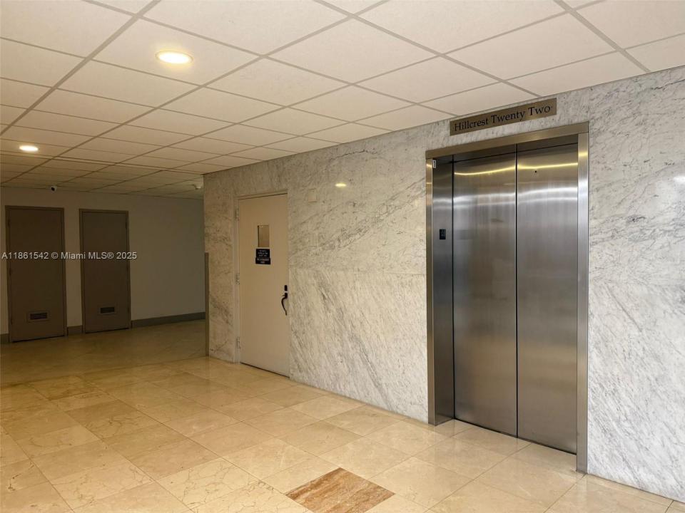 4350 Hillcrest Dr 112, Hollywood, Florida 33021, USA