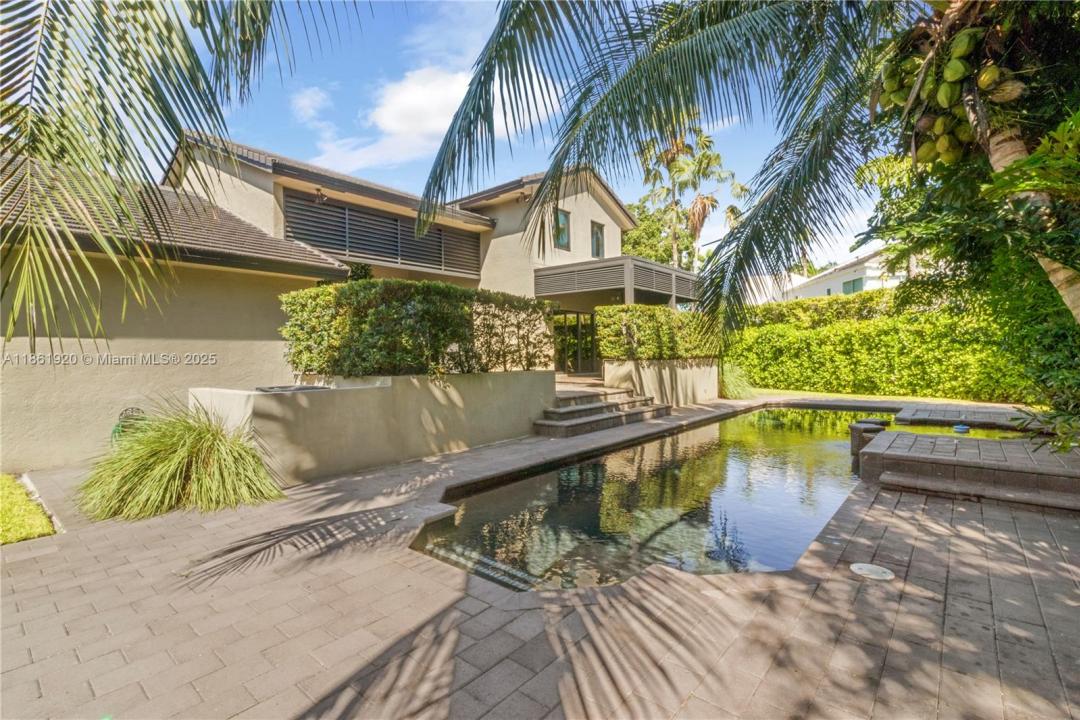 371 Isla Dorada Blvd, Coral Gables, Florida 33143