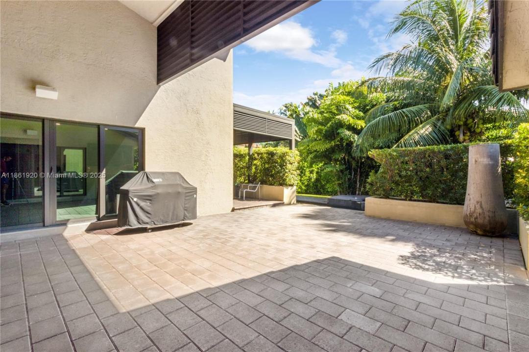 371 Isla Dorada Blvd, Coral Gables, Florida 33143